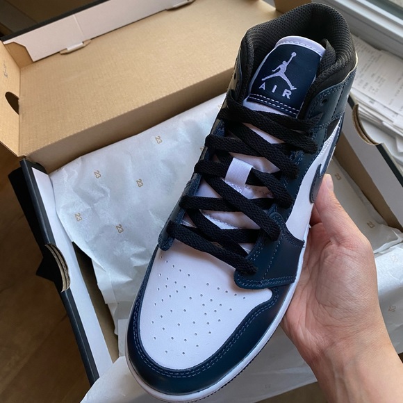 Jordan 1 Mid - Armory Navy / 8.5 women - Picture 6 of 8